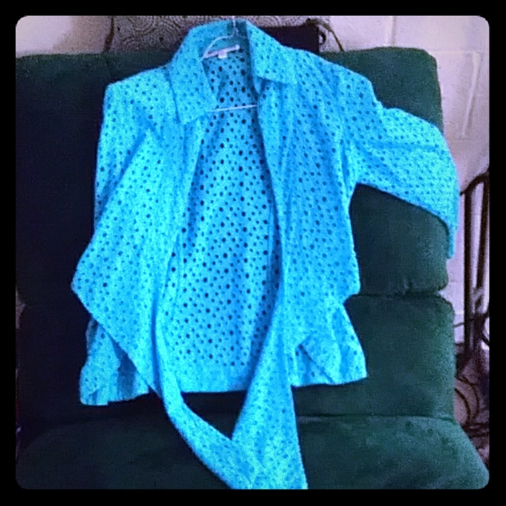Tiefront eyelet top
